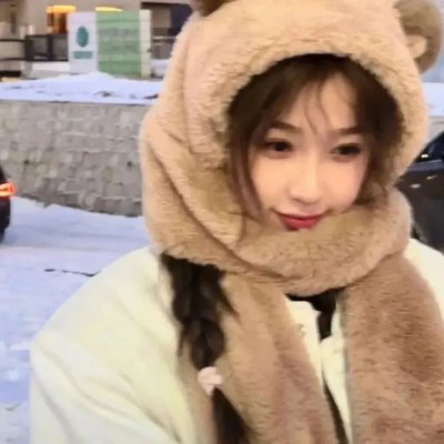 情薄似流云,红颜洽春风